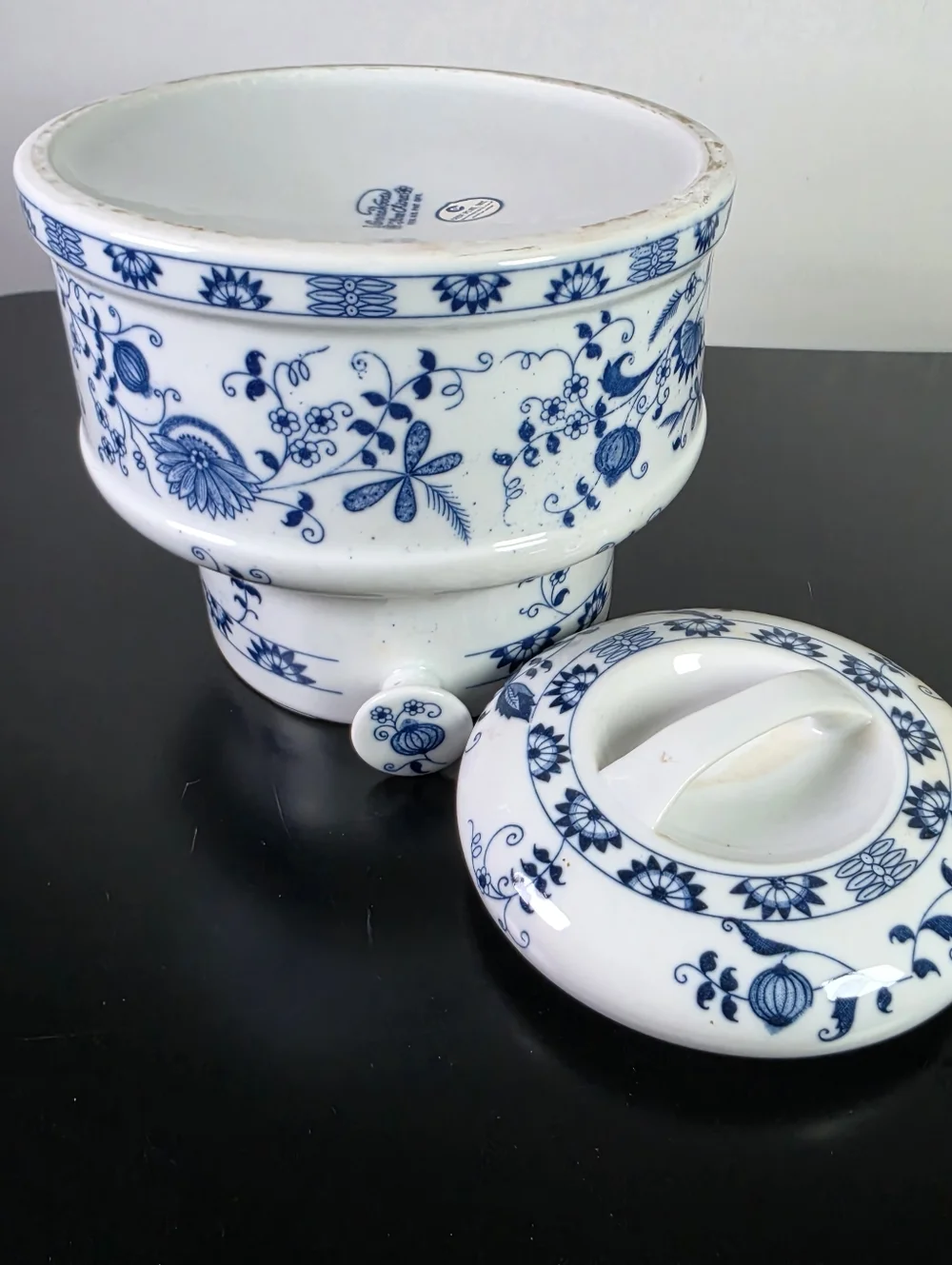 Vienna Woods Biscuit Jar